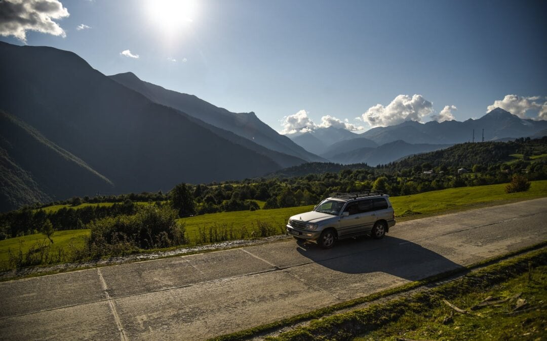 Zelf rijden in Georgië: wat je moet weten voor een self-drive rondreis