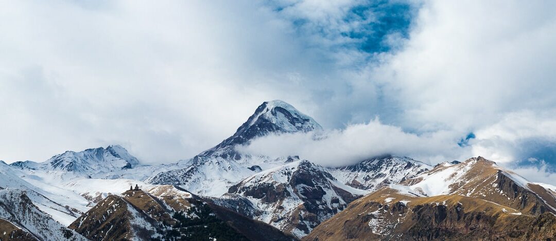 Ontdek Kazbegi & de Military Highway: een onvergetelijke rit naar de Grote Kaukasus
